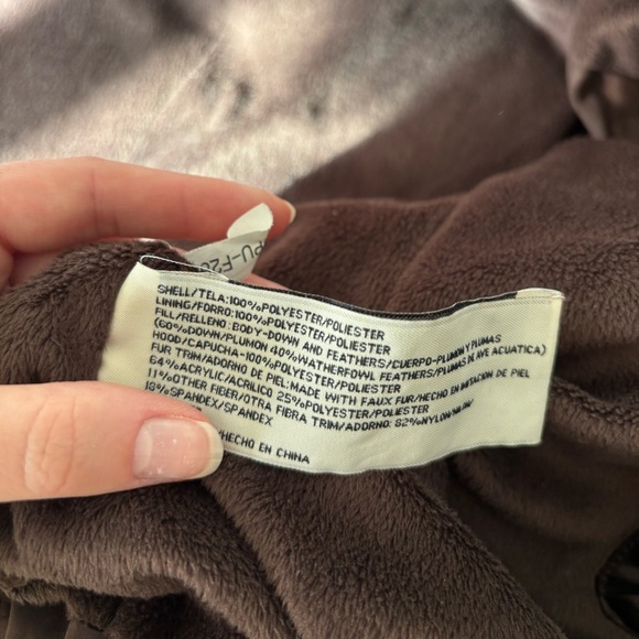 Vintage St. John's Bay Dark Brown Puffer Coat with Faux Fur Size Medium - Picture 6 of 6